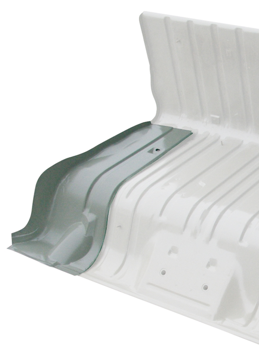 Boot floor edge, right